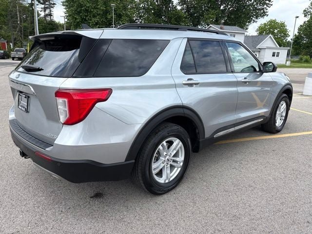 Used 2023 Ford Explorer XLT w/ Equipment Group 202A AWD/4WD image 3