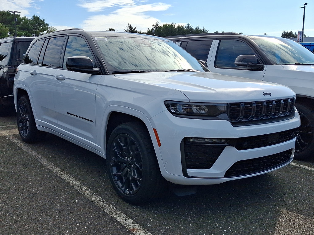 New 2027 Jeep Grand Cherokee Summit AWD/4WD image 3