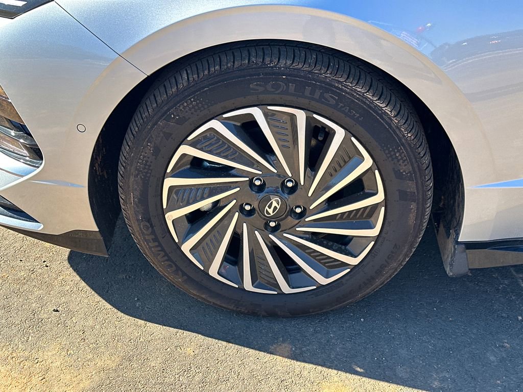 New 2025 Hyundai Sonata Limited image 11
