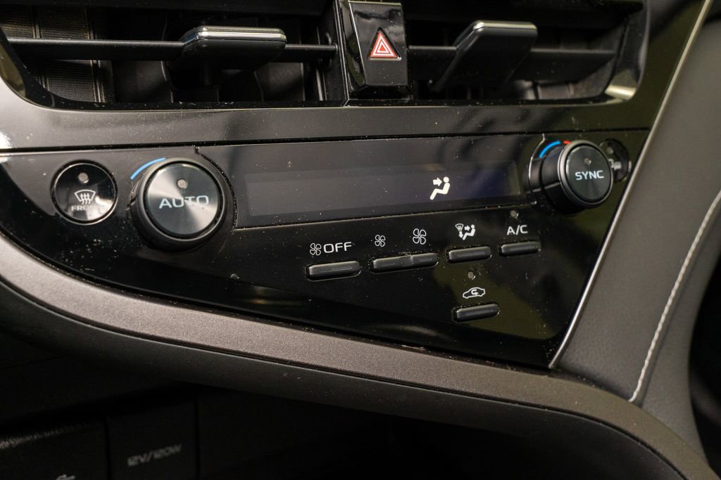 Used 2023 Toyota Camry SE image 13