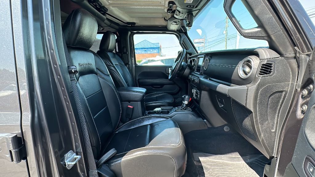 Used 2018 Jeep Wrangler Unlimited Sahara image 15