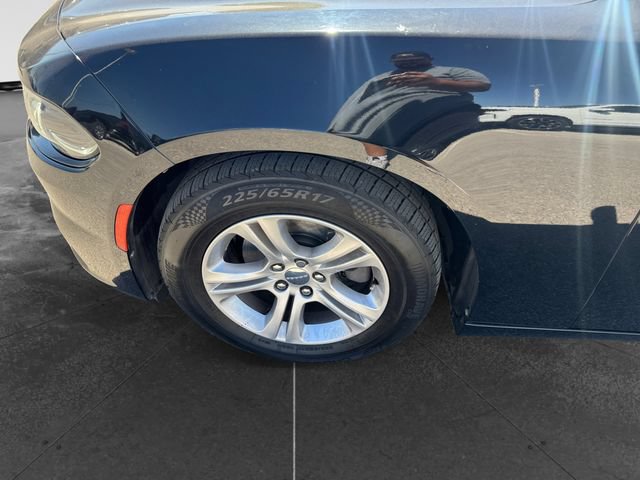 Used 2018 Dodge Charger SXT RWD image 9
