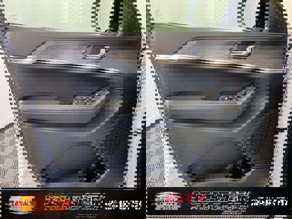 New 2026 Jeep Grand Cherokee Altitude image 12