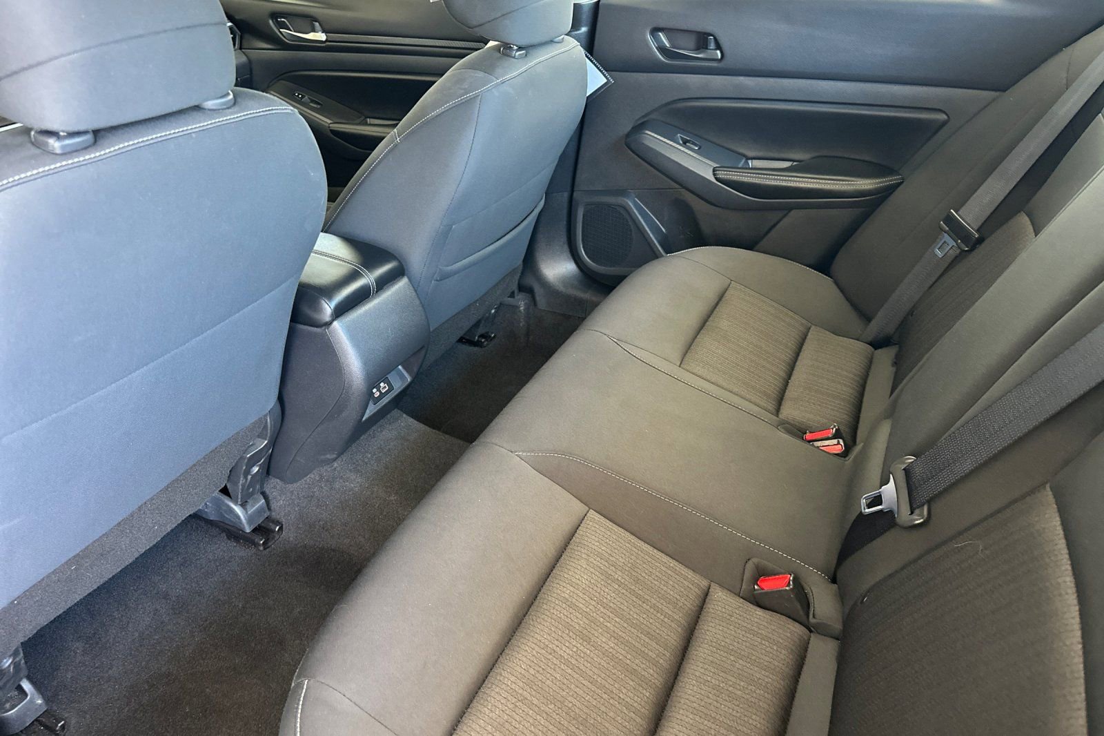 Used 2025 Nissan Altima 2.5 SV FWD image 12