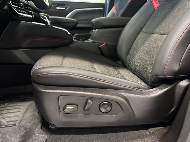 Used 2024 Chevrolet Colorado Z71 image 14