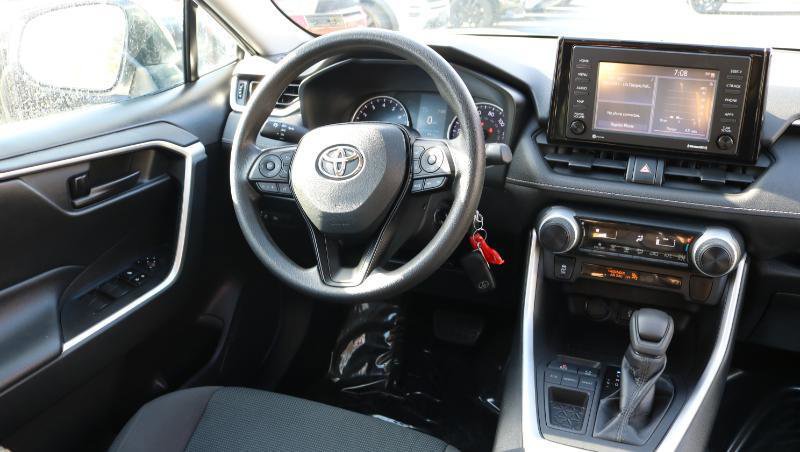 Used 2021 Toyota RAV4 LE image 20