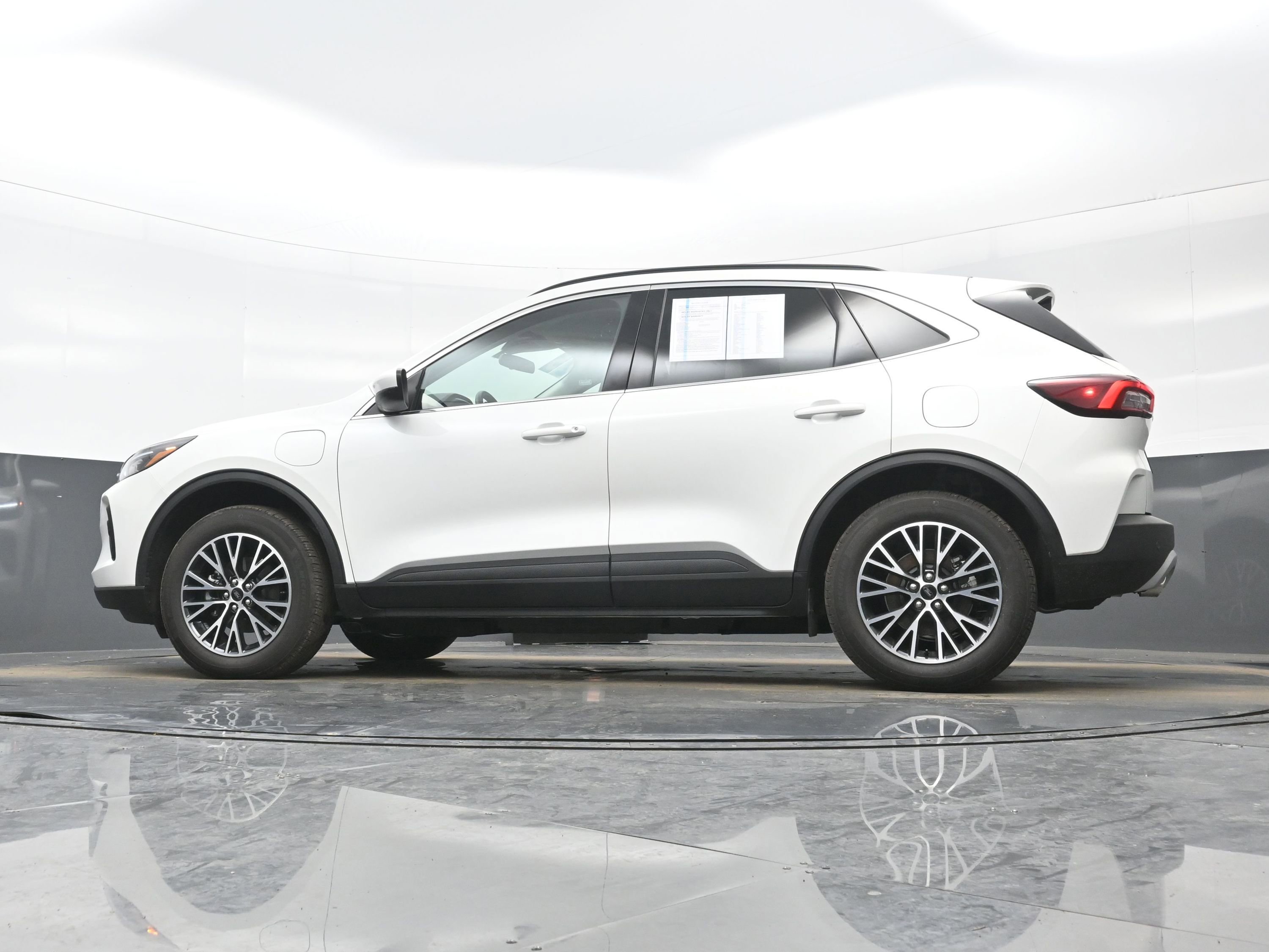 Used 2025 Ford Escape SE image 26