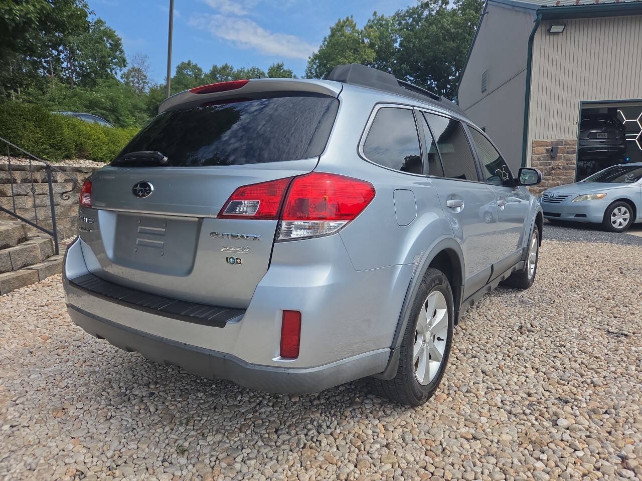 Used 2014 Subaru Outback 2.5i Premium AWD/4WD image 8