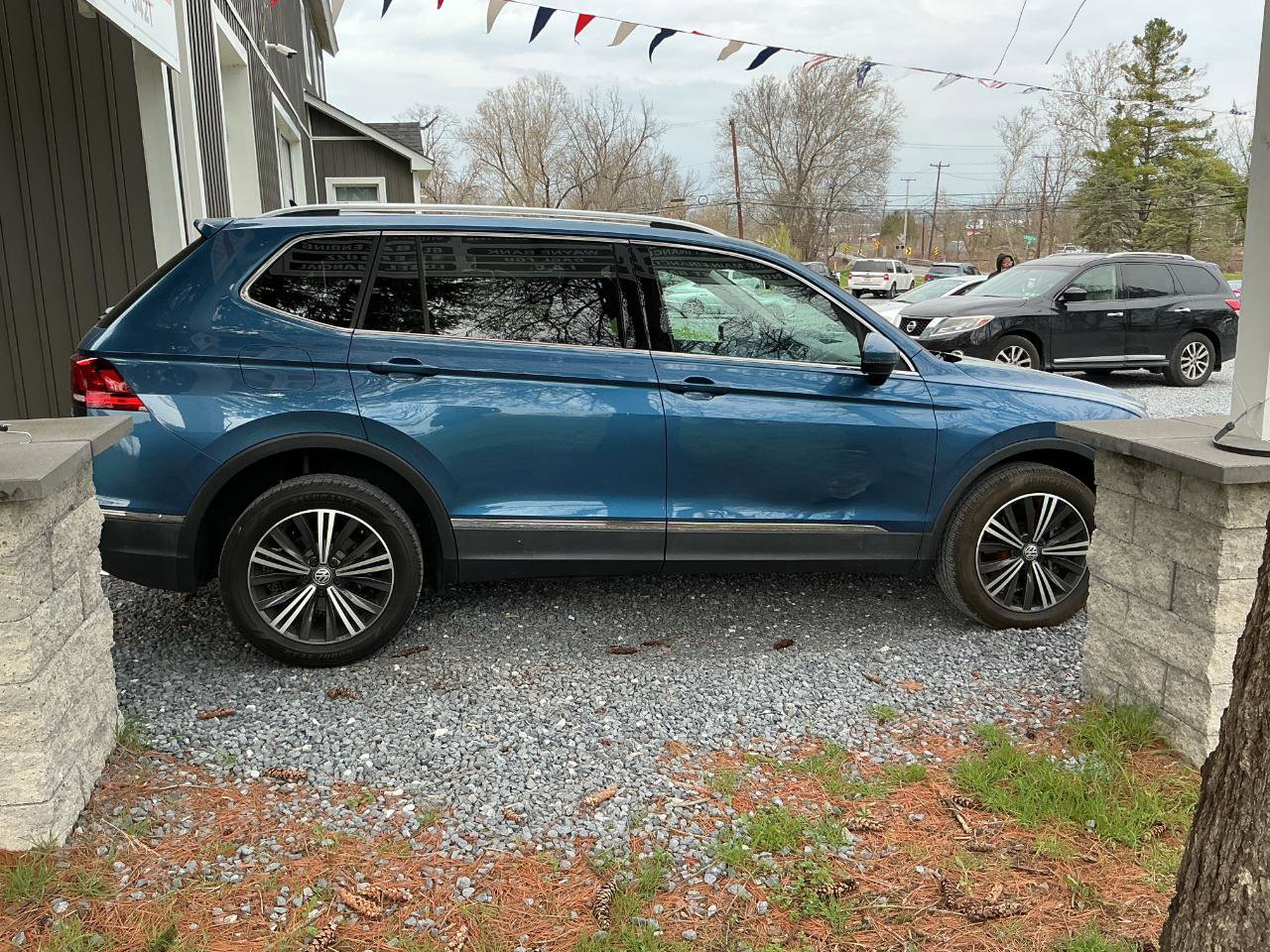 Used 2018 Volkswagen Tiguan SEL image 4