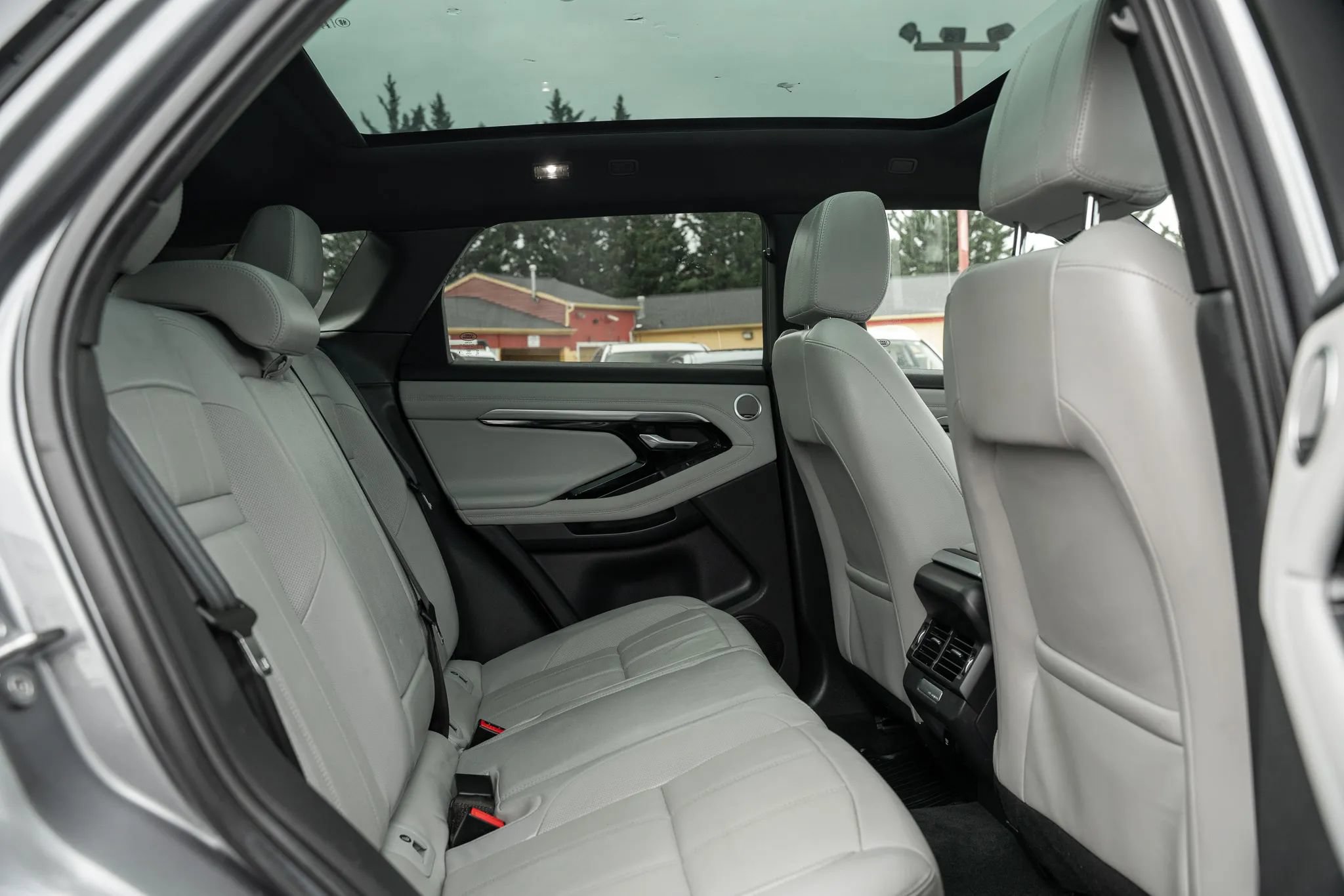 Used 2020 Land Rover Range Rover Evoque SE AWD/4WD image 11