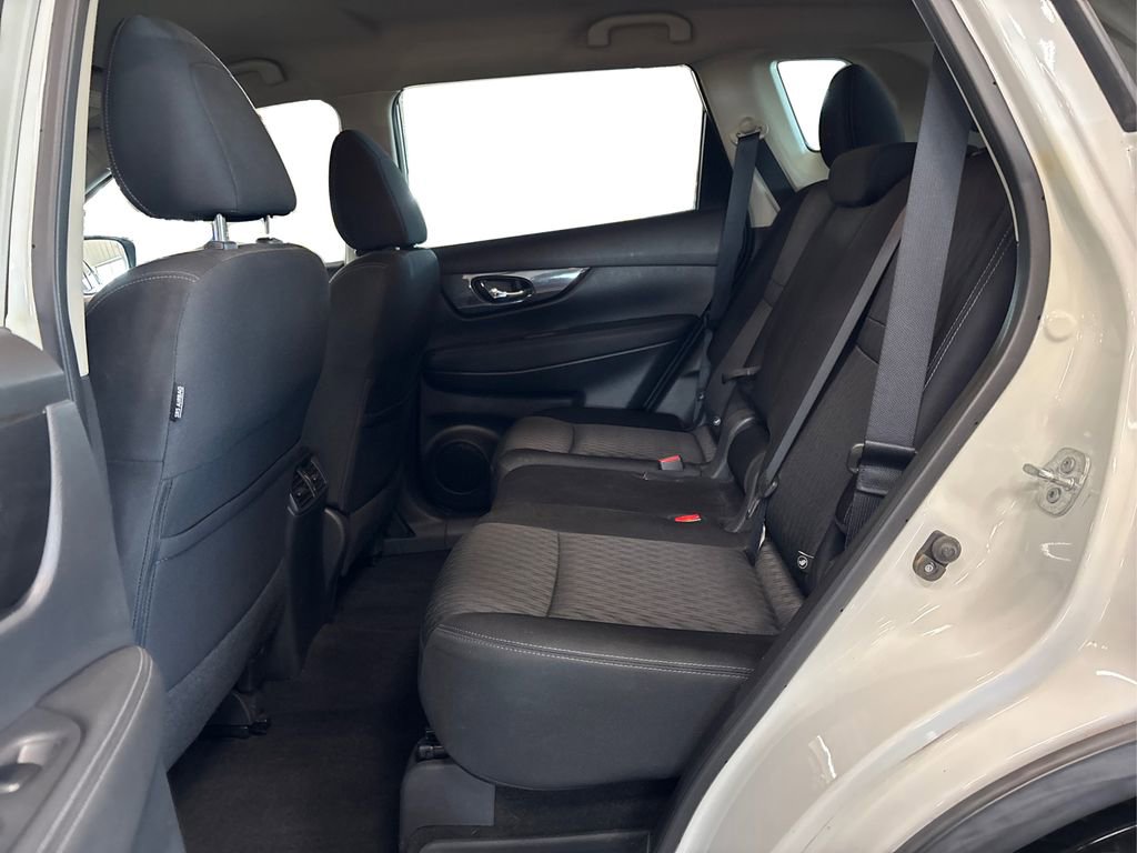 Used 2017 Nissan Rogue SV w/ SV Premium Package image 10