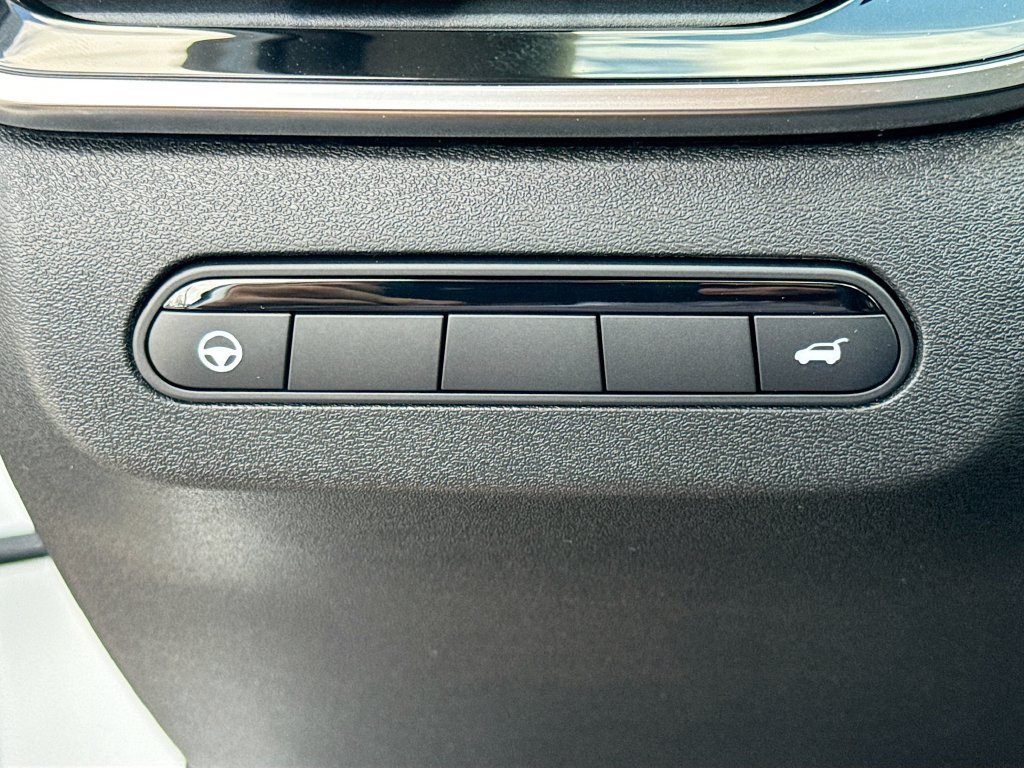Used 2027 INFINITI QX60 Luxe w/ Cargo Package FWD image 11