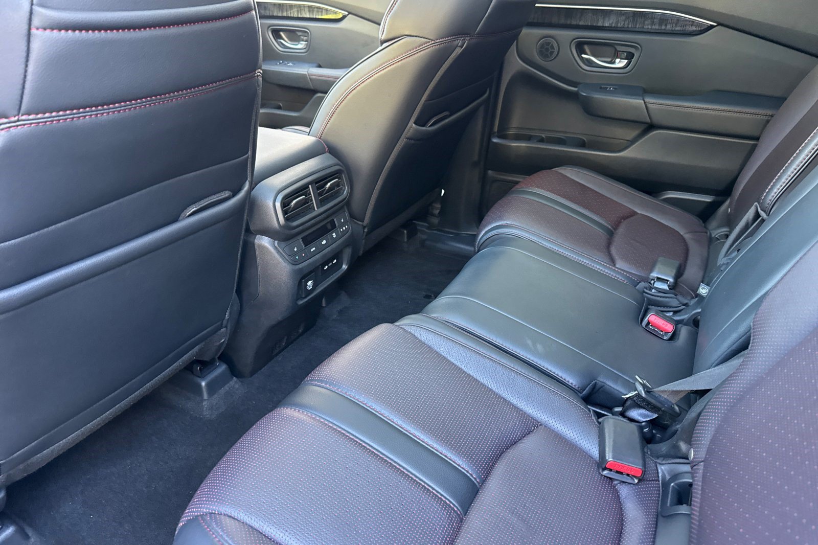 Used 2025 Honda Pilot Black Edition image 32