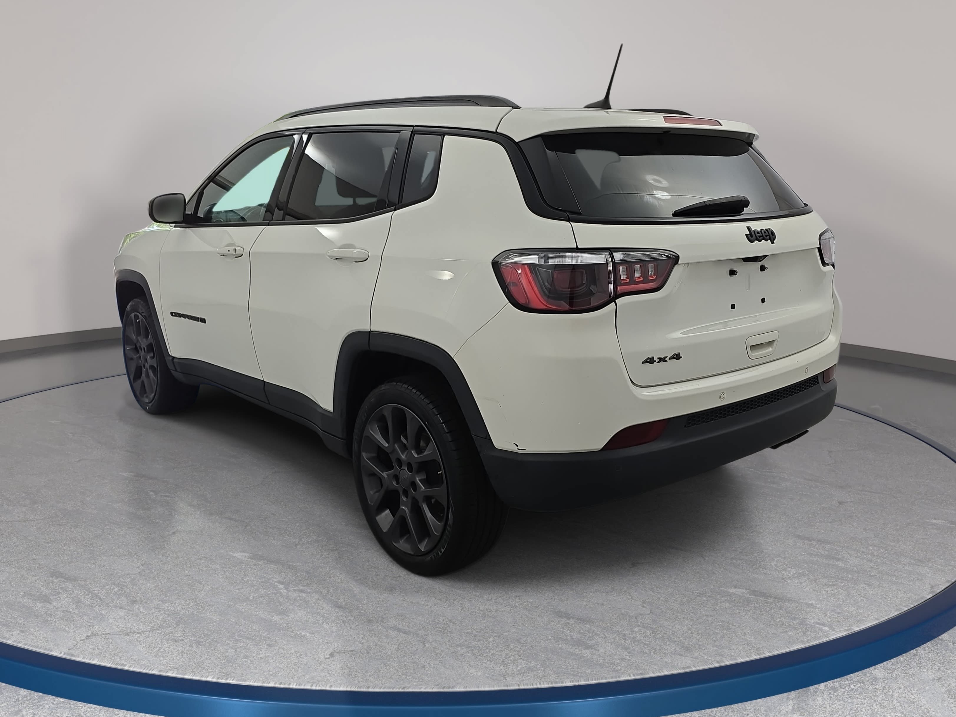 Used 2021 Jeep Compass Latitude w/ Sun and Sound Group AWD/4WD image 7