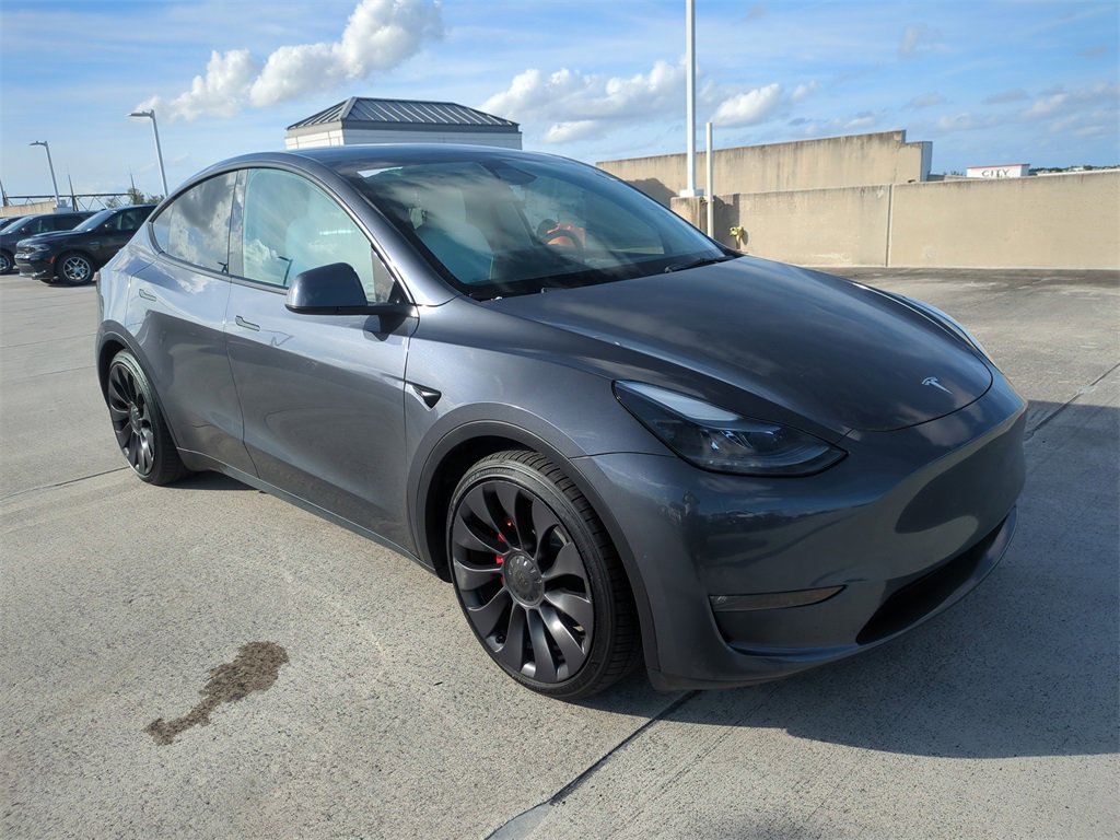 Used 2023 Tesla Model Y Performance image 2
