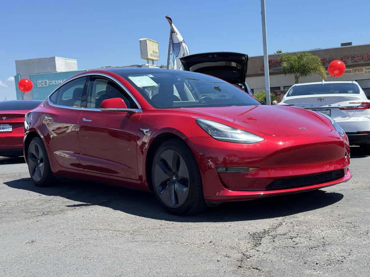 Used 2018 Tesla Model 3 Performance image 3
