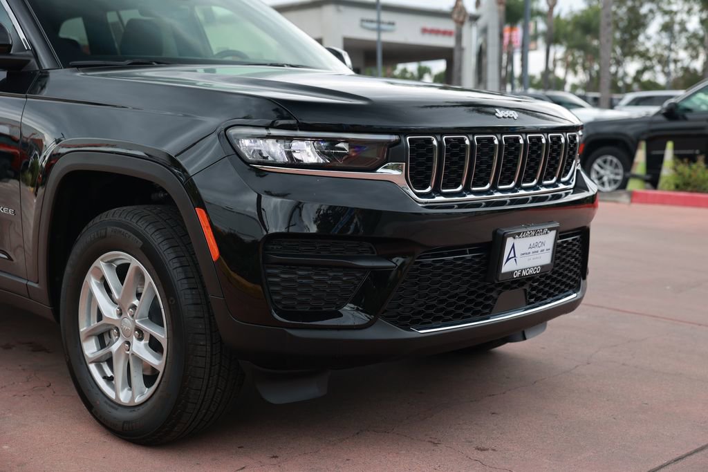 New 2025 Jeep Grand Cherokee Laredo image 7