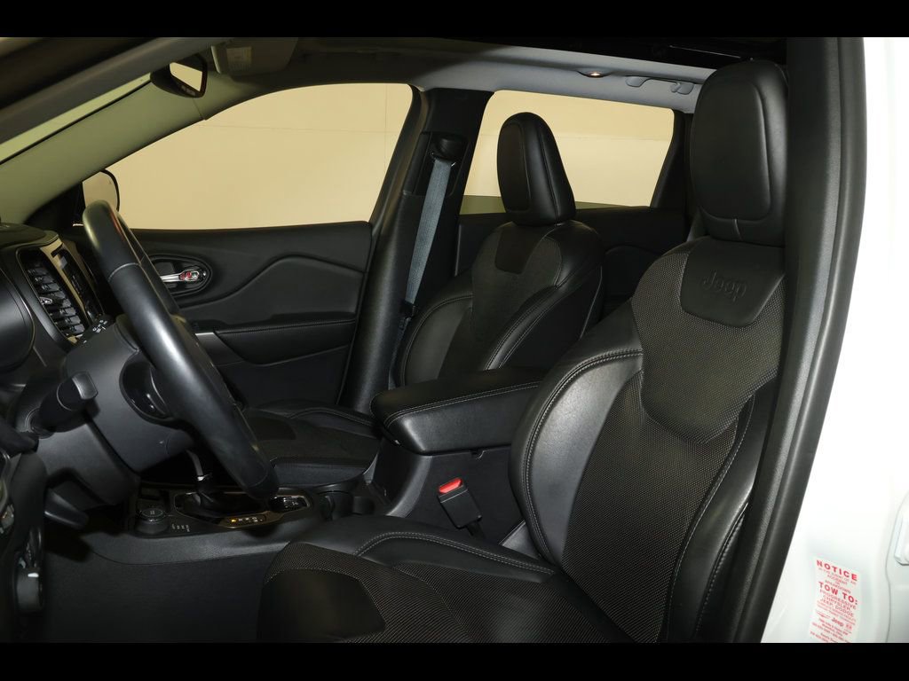 Used 2019 Jeep Cherokee Limited AWD/4WD image 2