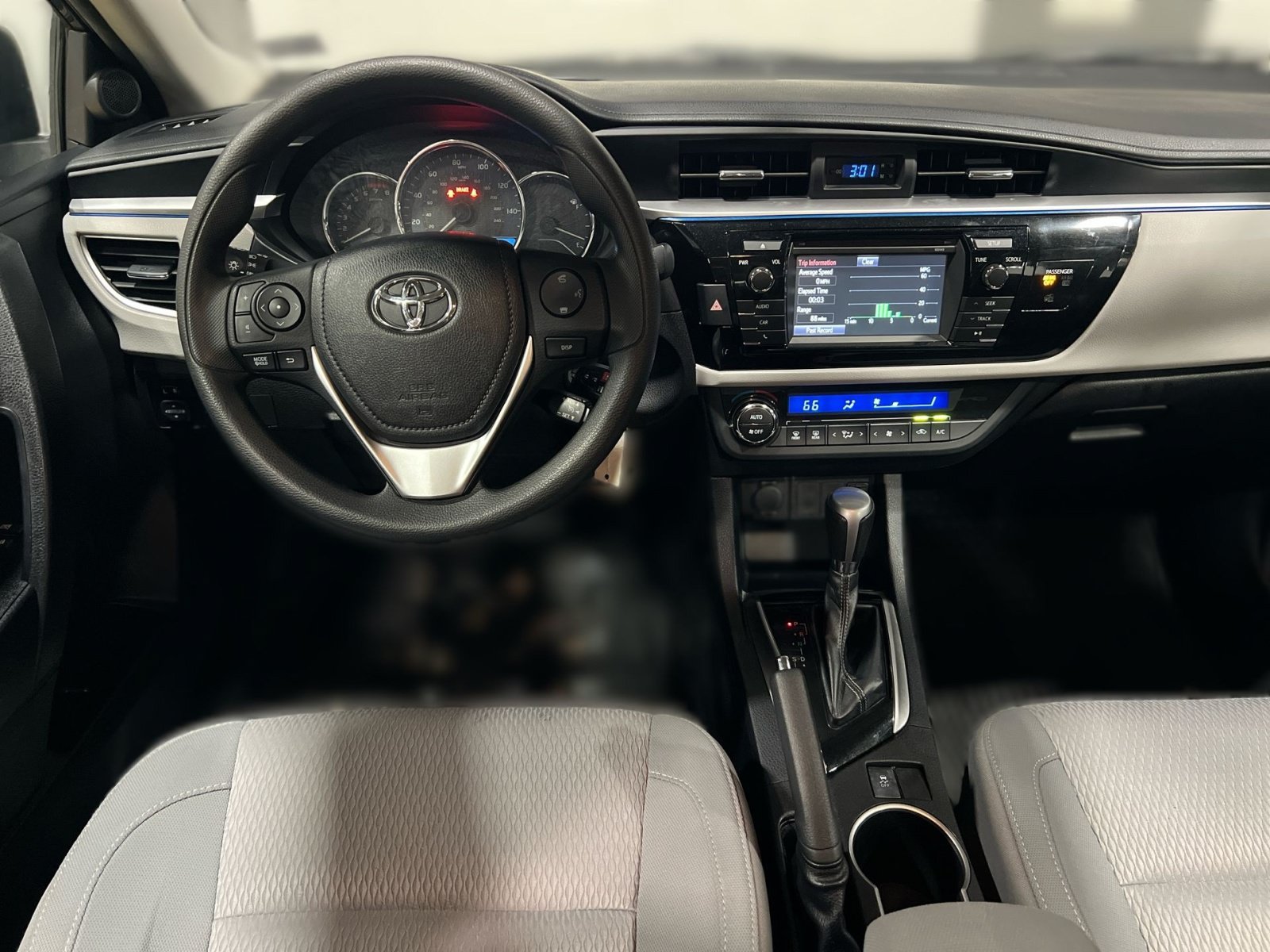 Used 2014 Toyota Corolla LE FWD image 22