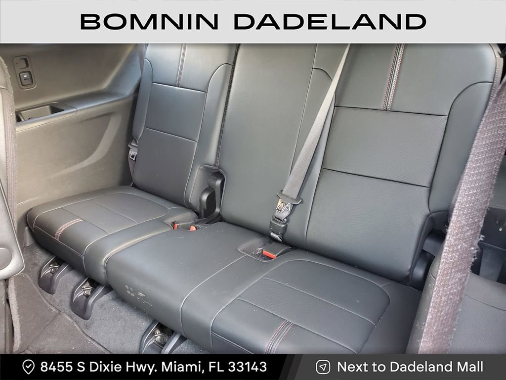 Used 2022 Chevrolet Traverse RS image 11