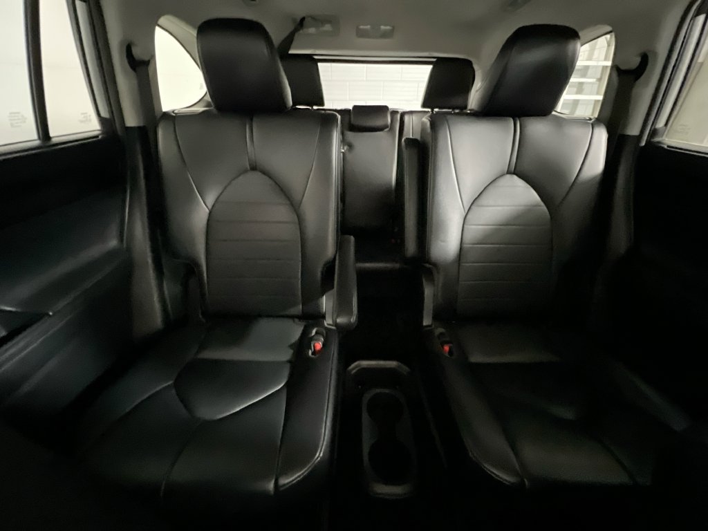 Used 2021 Toyota Highlander XLE FWD image 30