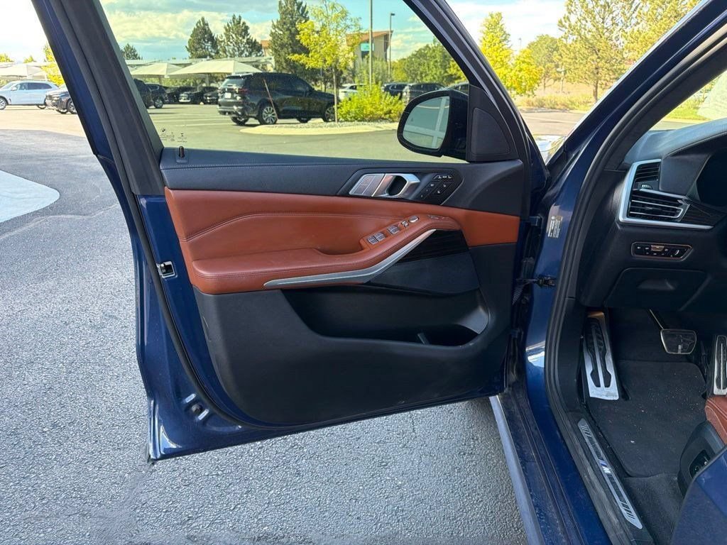 Used 2021 BMW X7 xDrive40i w/ M Sport Package AWD/4WD image 9