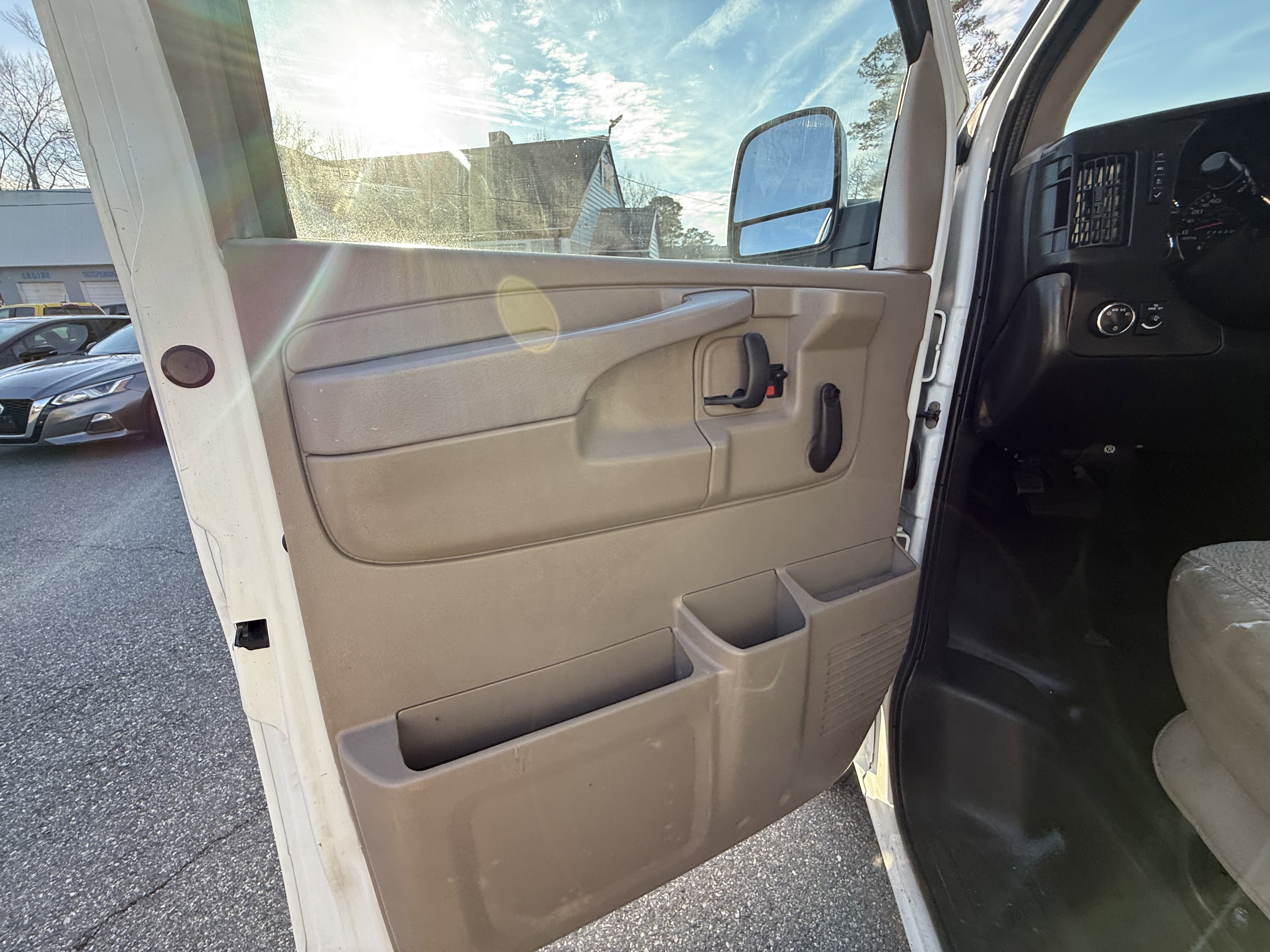 Used 2011 Chevrolet Express 2500 image 15