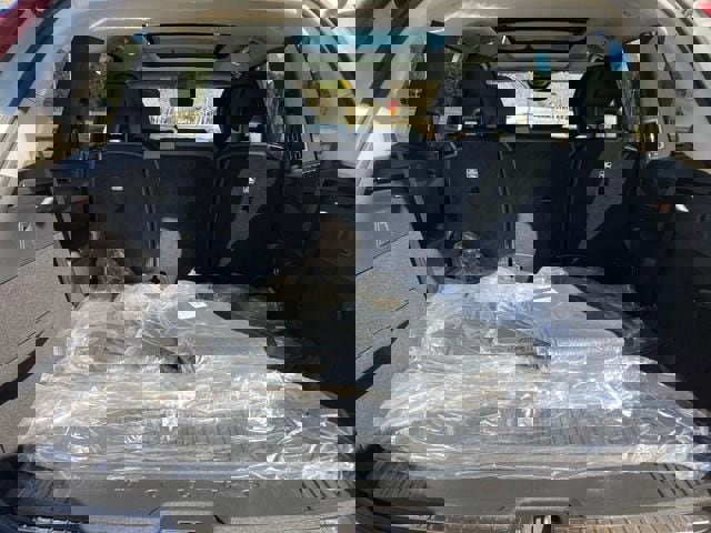 New 2025 Volvo XC90 T8 Core w/ Climate Package image 17