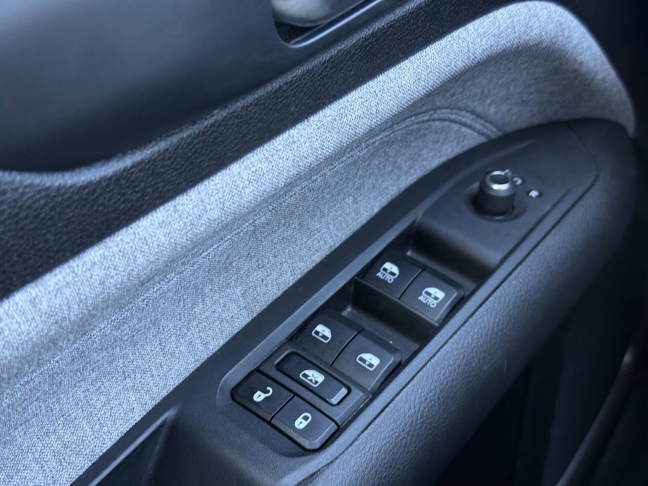 Used 2024 Jeep Compass Latitude image 11