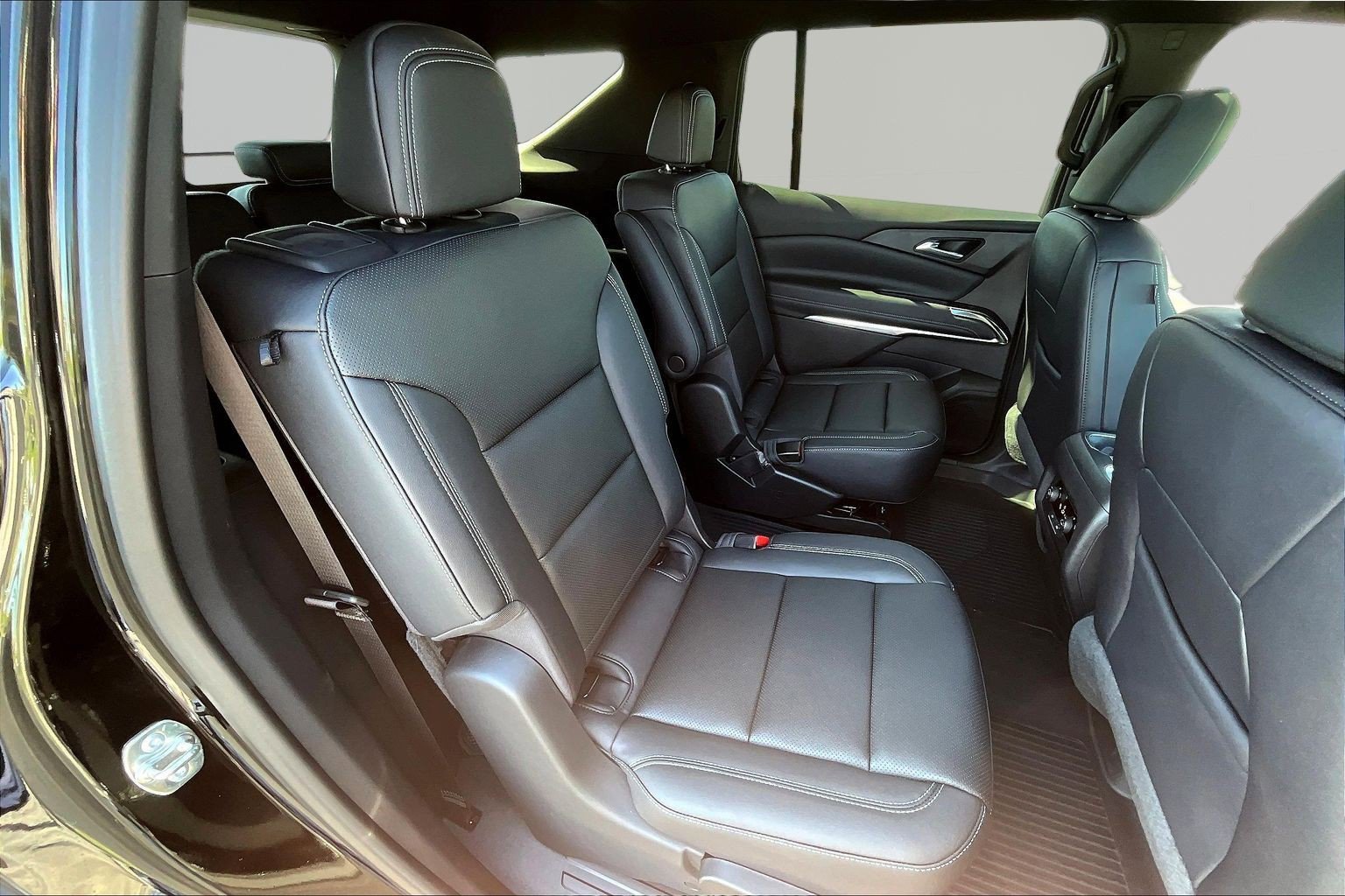 New 2026 Chevrolet Traverse LT w/ Sun and Wheel Package AWD/4WD image 11
