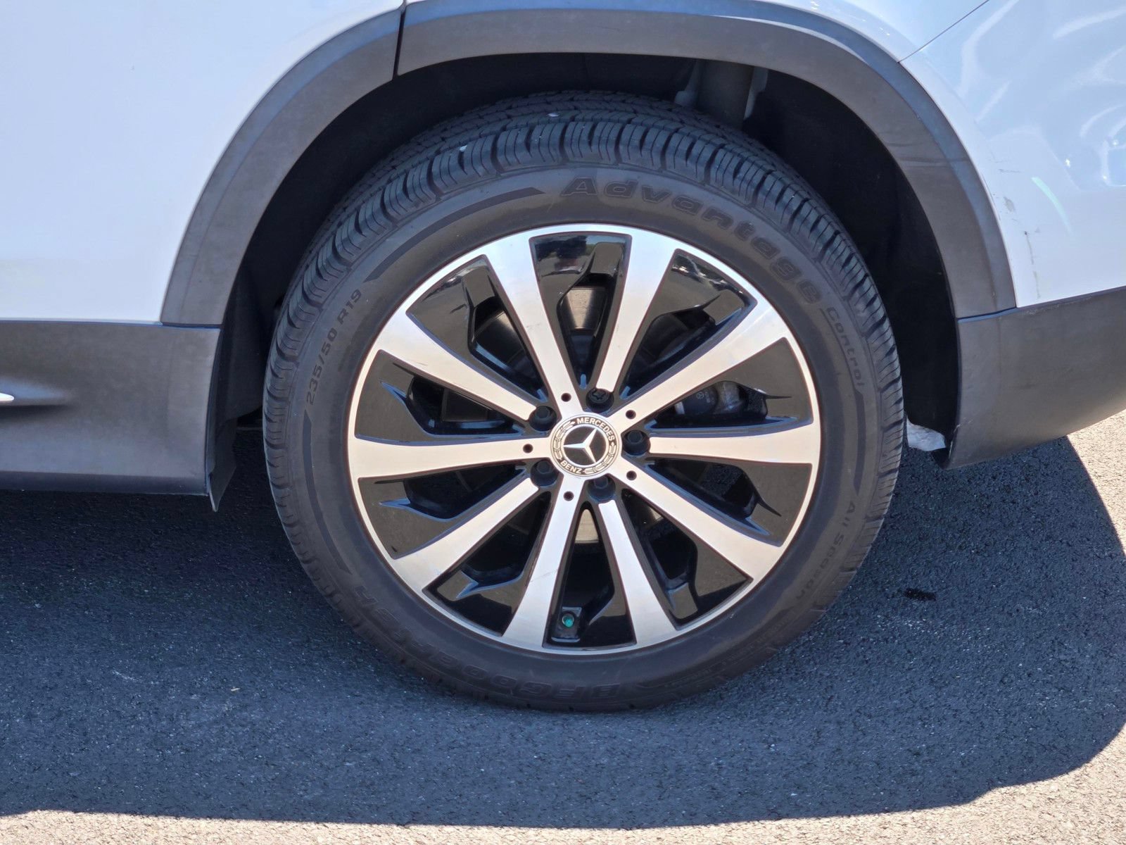 Used 2021 Mercedes-Benz GLB 250 4MATIC w/ Premium Package image 11