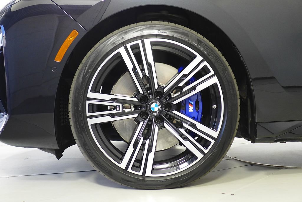 Certified 2023 BMW 760i xDrive w/ Parking Assistance Package image 5