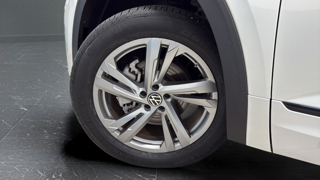 Used 2025 Volkswagen Atlas Cross Sport SEL R-Line AWD/4WD image 37