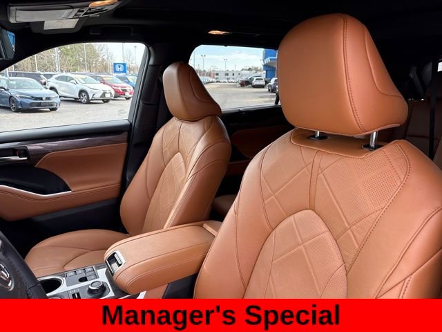 Used 2024 Toyota Highlander Platinum image 14