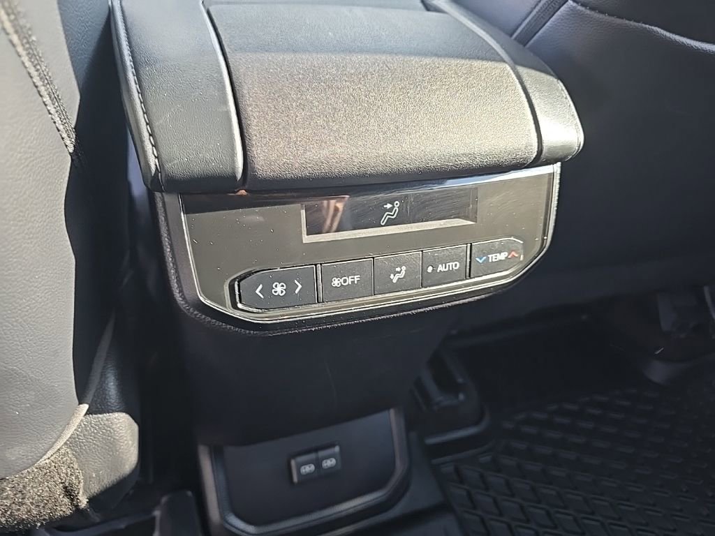 Used 2023 Toyota Highlander L image 14