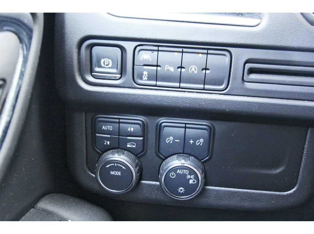 Used 2024 Chevrolet Suburban LT AWD/4WD image 16