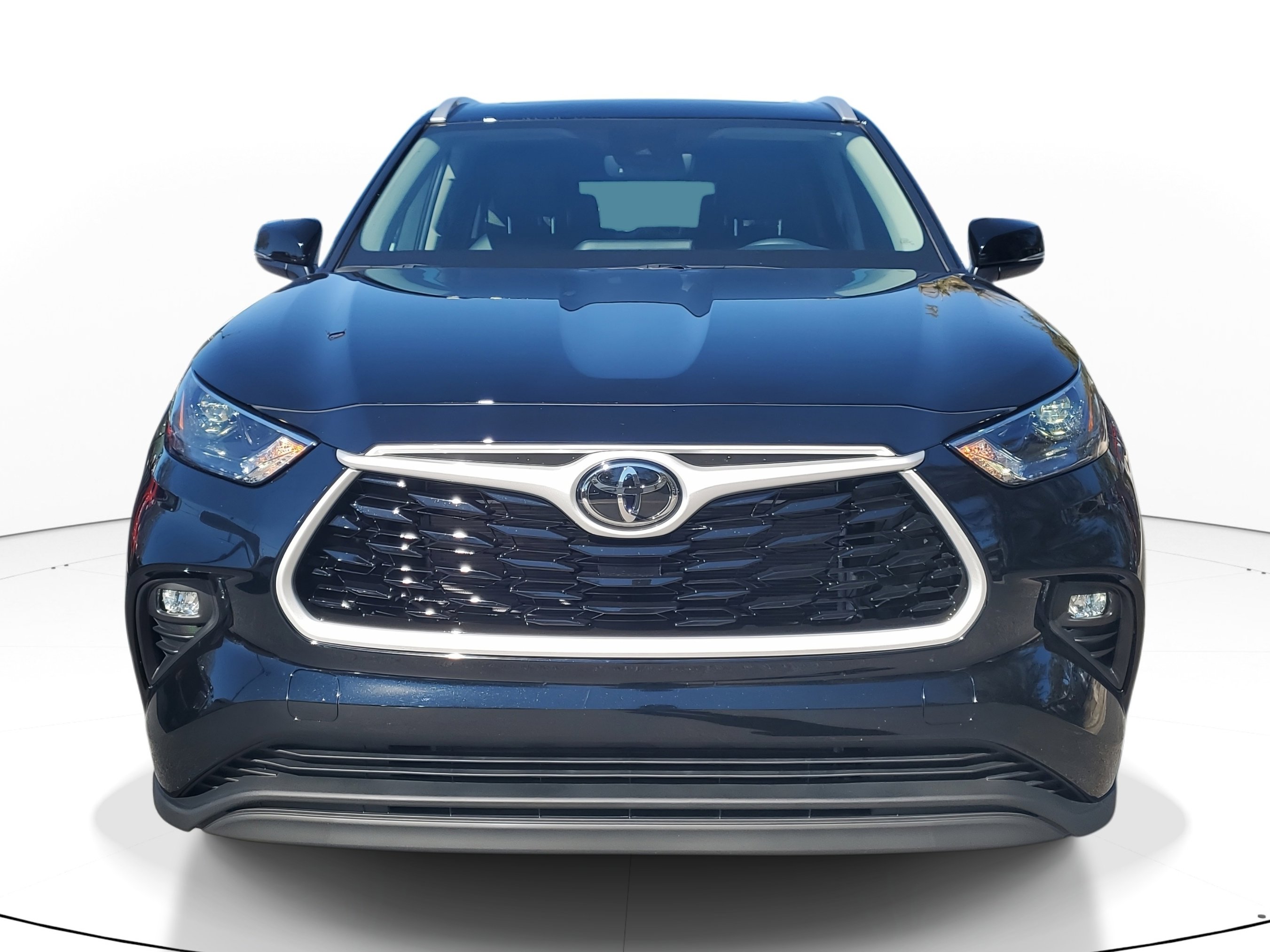 Used 2026 Toyota Highlander XLE image 2