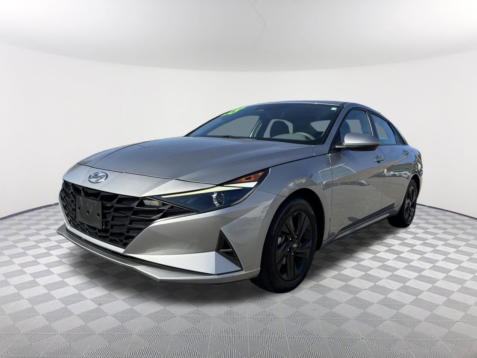 Used 2023 Hyundai Elantra SEL FWD image 3