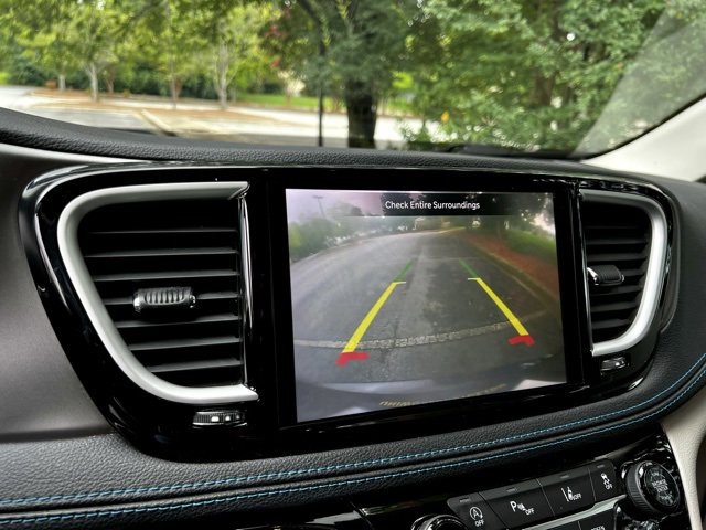 Used 2021 Chrysler Pacifica Touring-L image 44