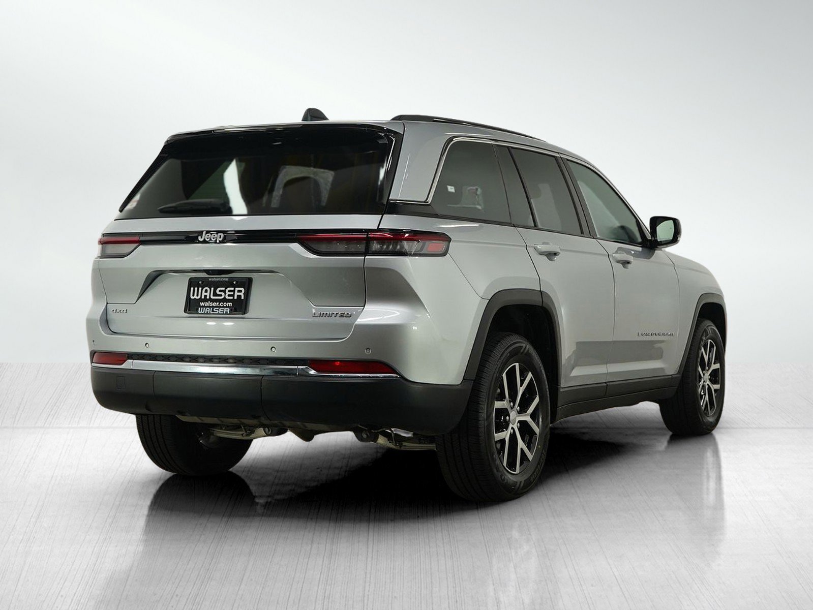 Used 2024 Jeep Grand Cherokee Limited image 5