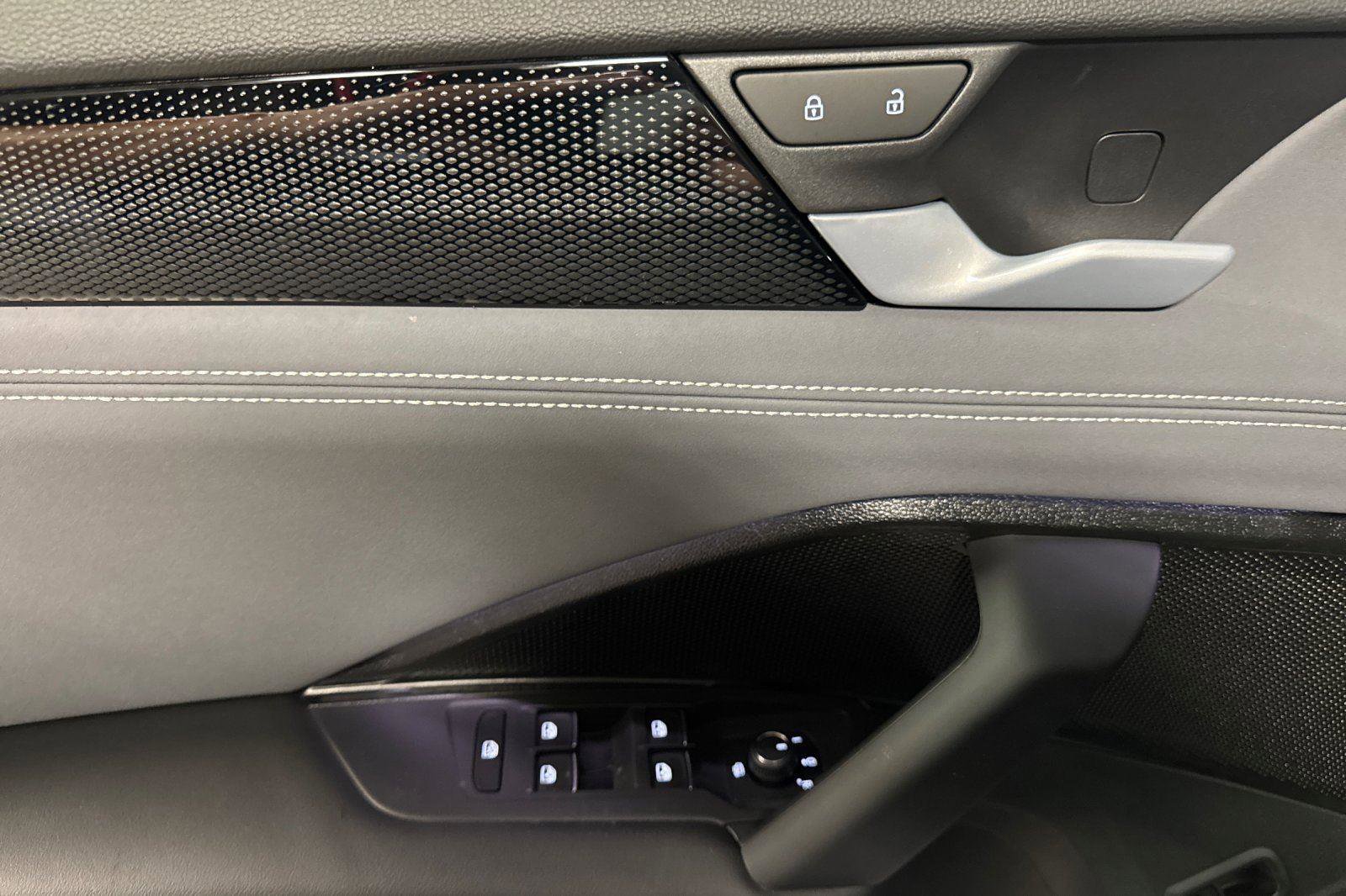 New 2026 Volkswagen Tiguan SE image 10