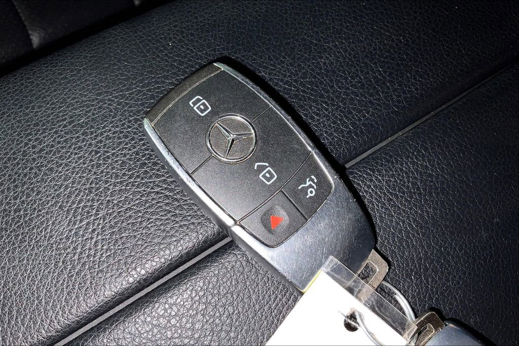 Used 2021 Mercedes-Benz GLC 300 4MATIC image 14