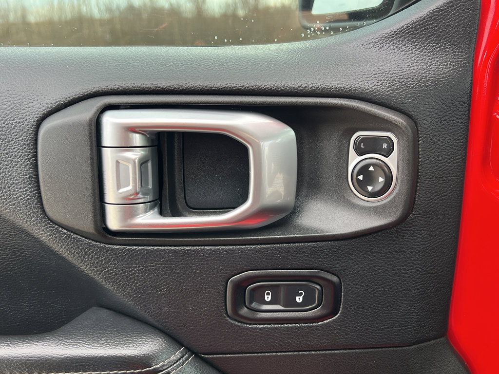 Used 2018 Jeep Wrangler Unlimited Sahara w/ Cold Weather Group image 14