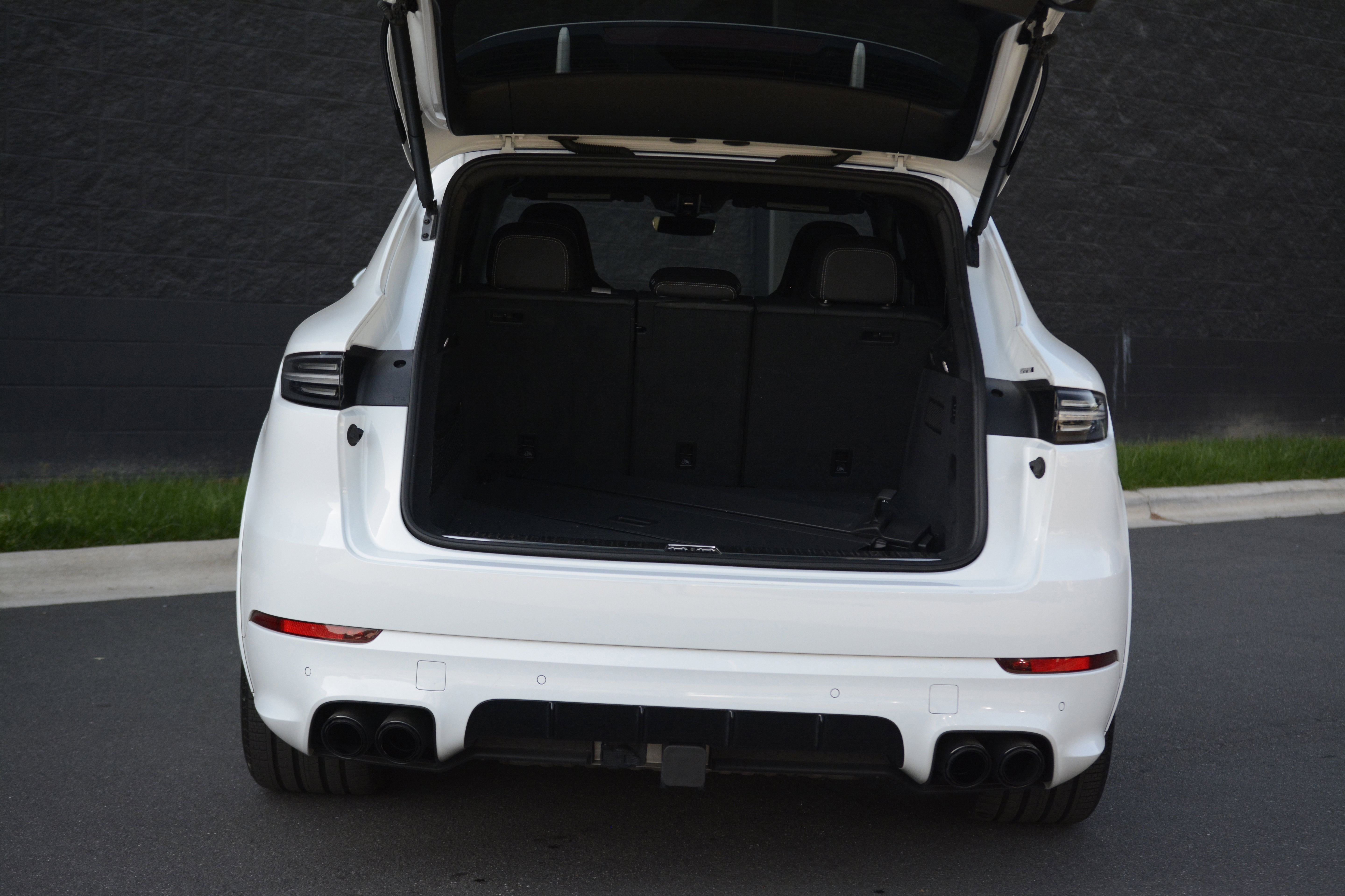 Certified 2022 Porsche Cayenne GTS AWD/4WD image 42