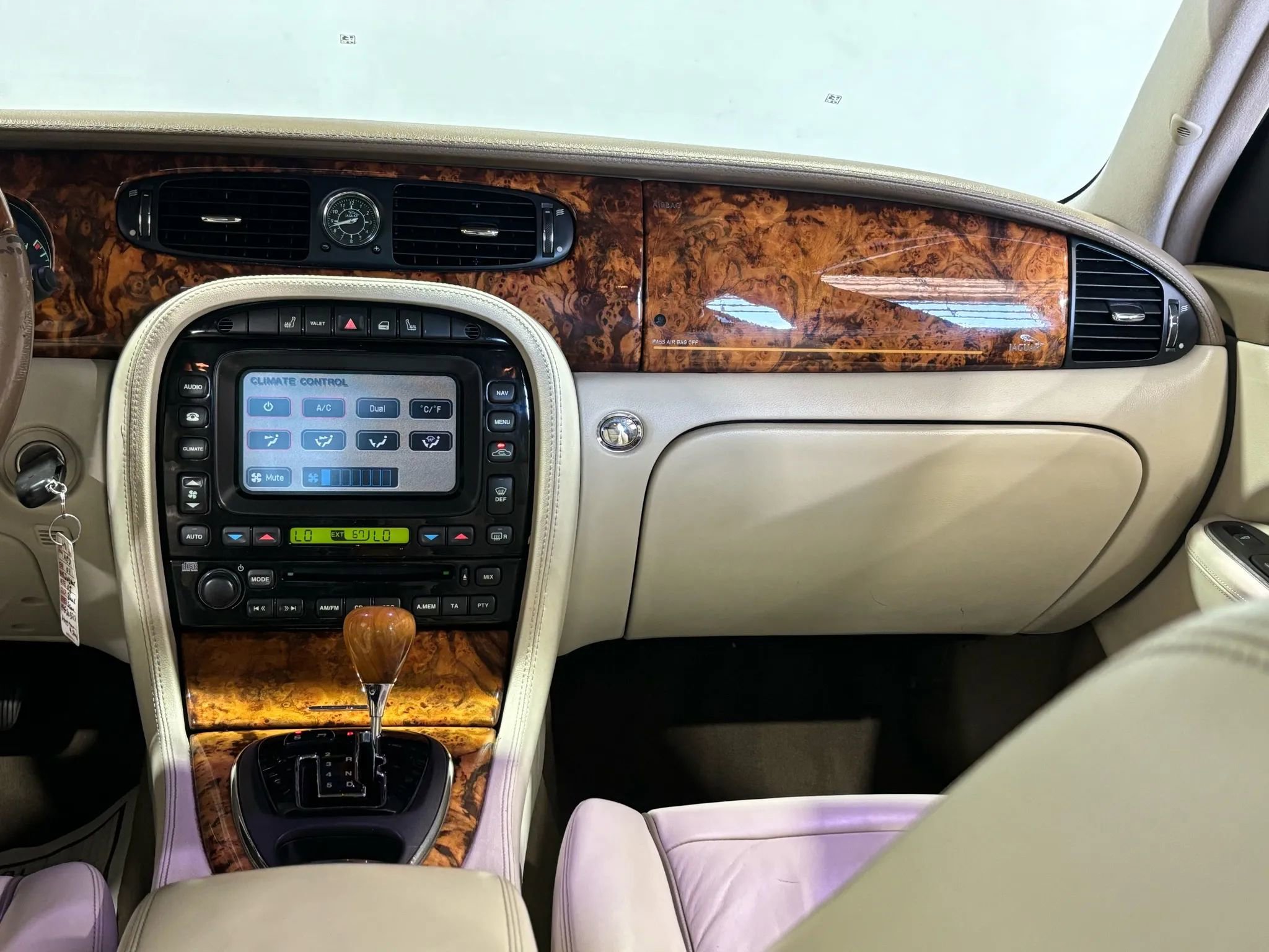 Used 2004 Jaguar XJ8 image 20