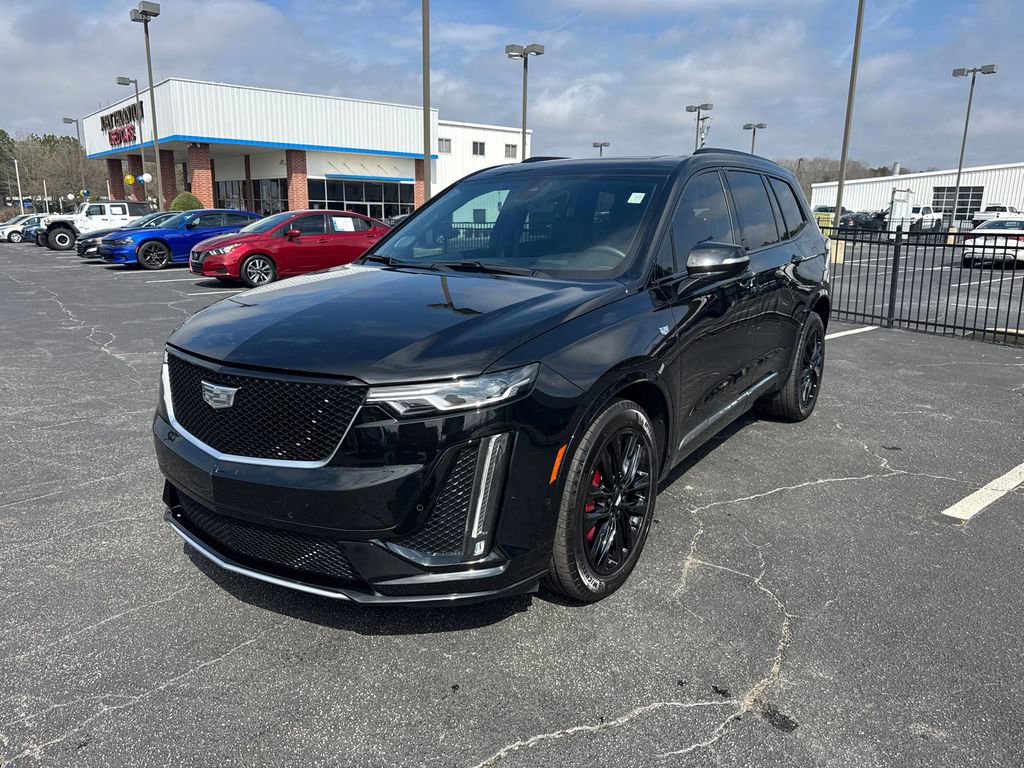 Used 2022 Cadillac XT6 Sport w/ Technology Package image 2