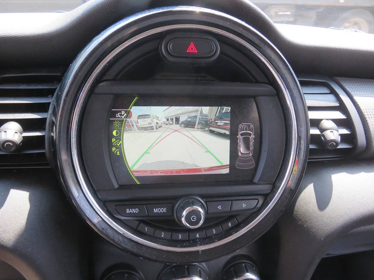 Used 2015 MINI Cooper 4-Door Hardtop FWD image 18