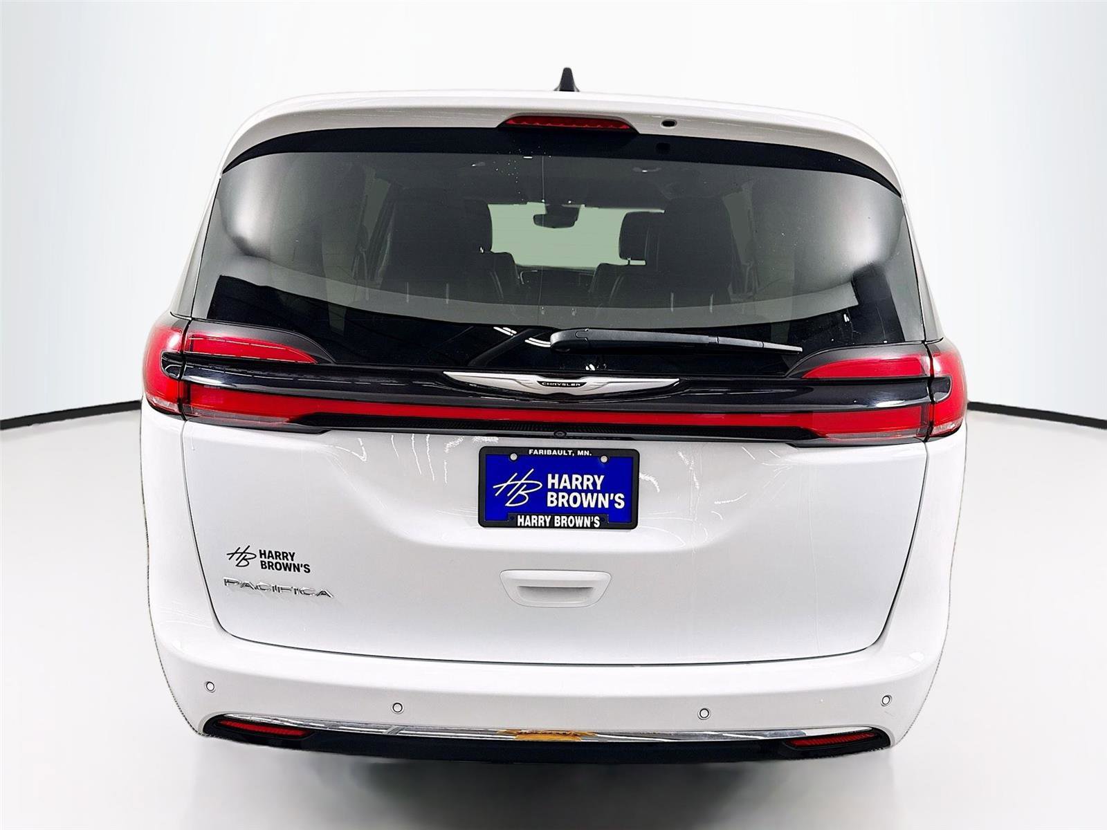 Used 2023 Chrysler Pacifica Touring-L image 30