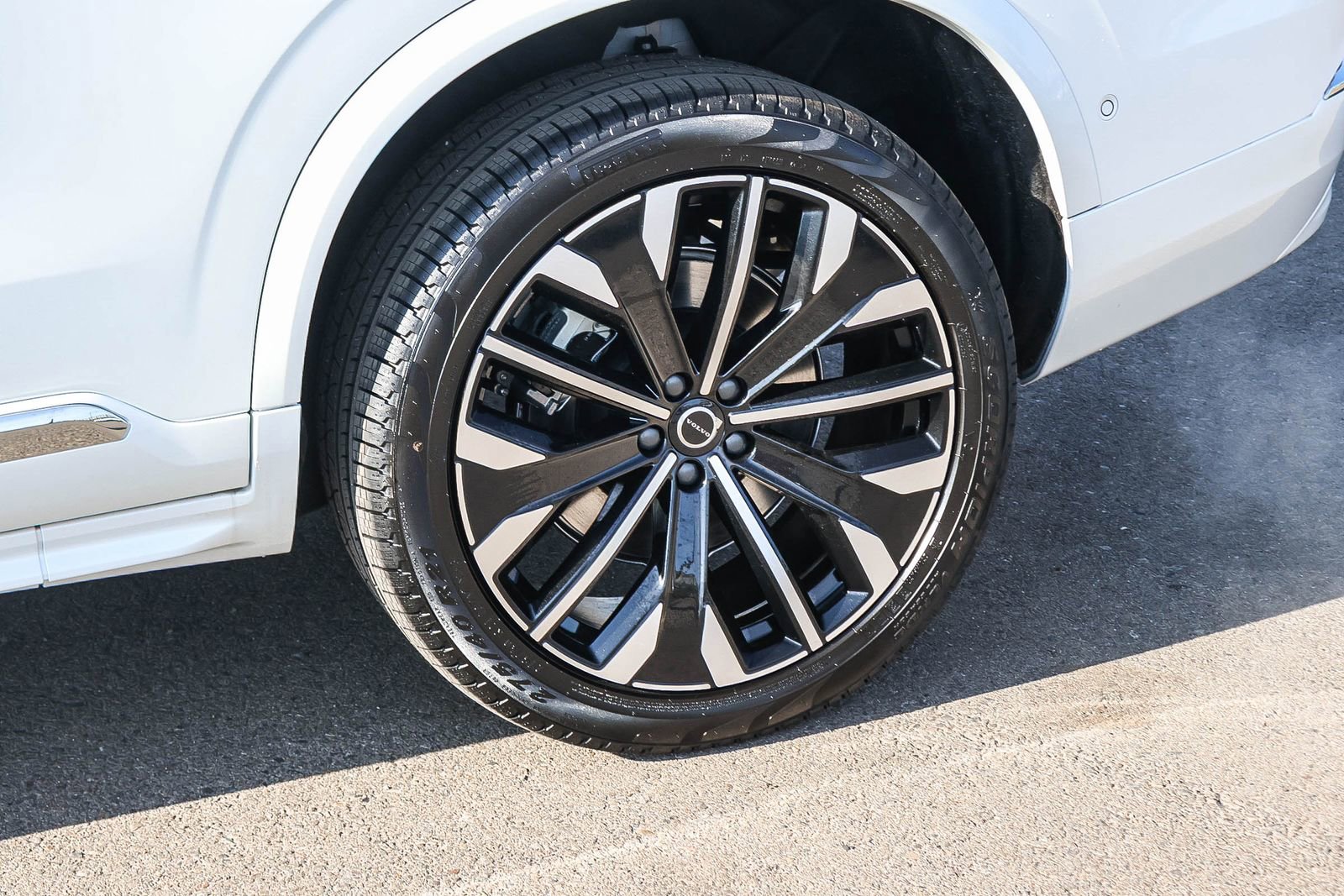 New 2026 Volvo XC90 B6 Ultra w/ Protection Package image 10
