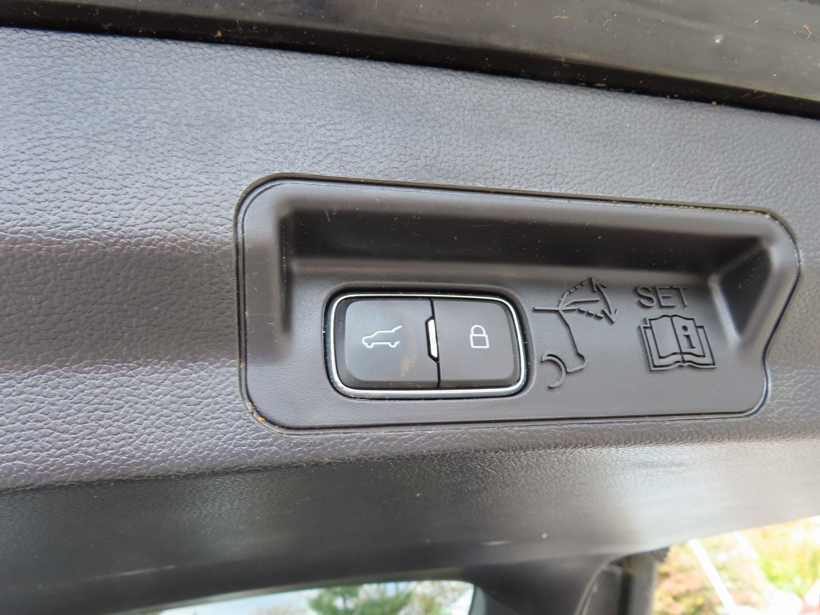 Used 2020 Ford Explorer Limited image 36